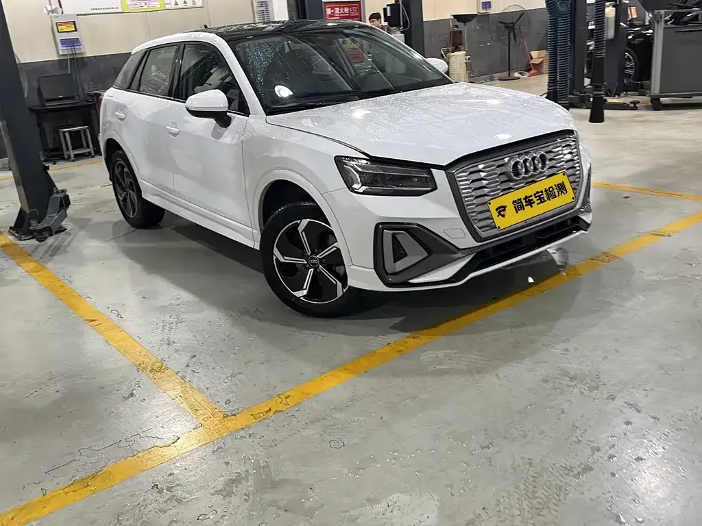 Audi Q2L e-tron — фото 5