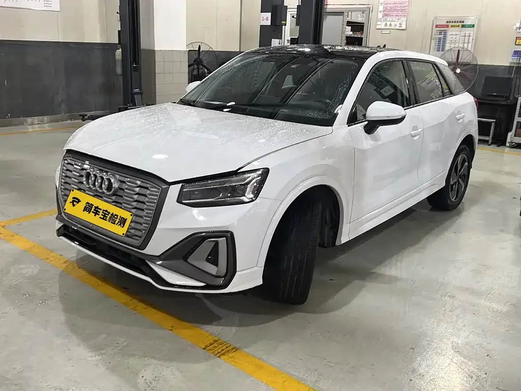 Audi Q2L e-tron — фото 3