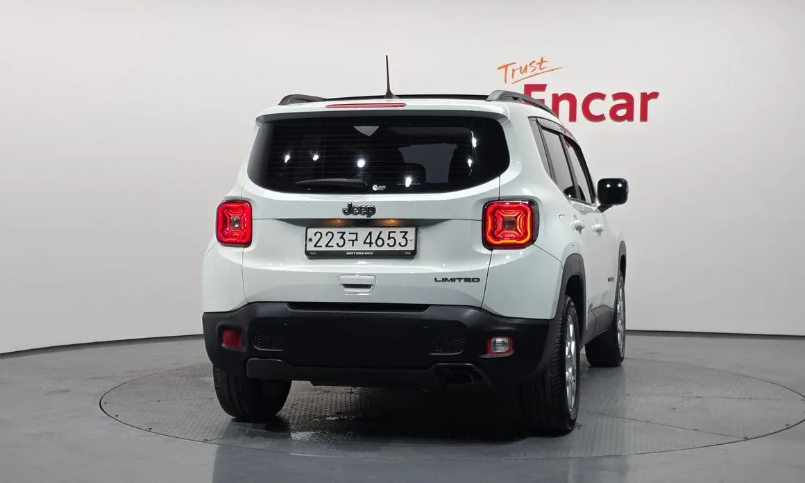 Jeep Renegade — фото 3