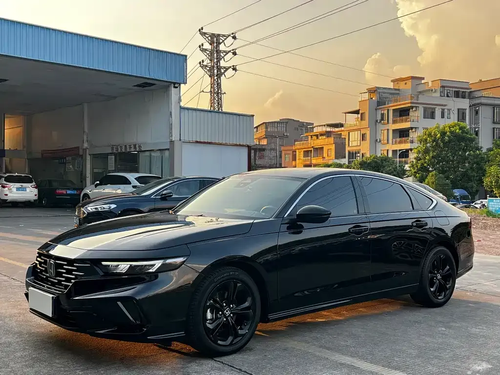Honda Accord — фото 1