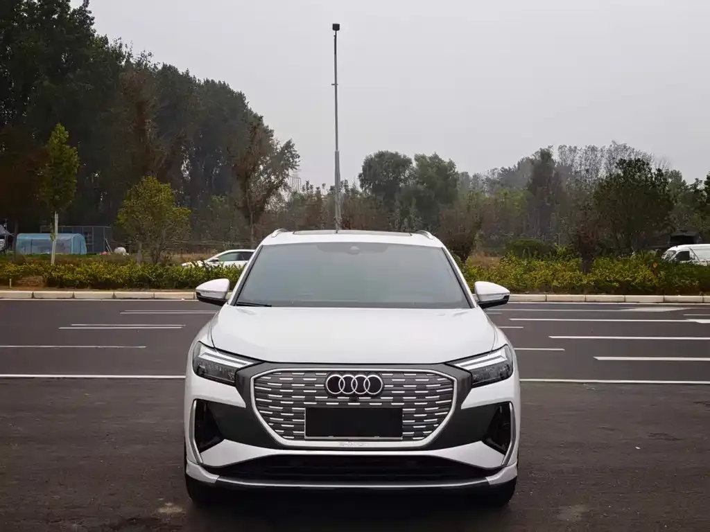 Audi Q4 e-tron — фото 7