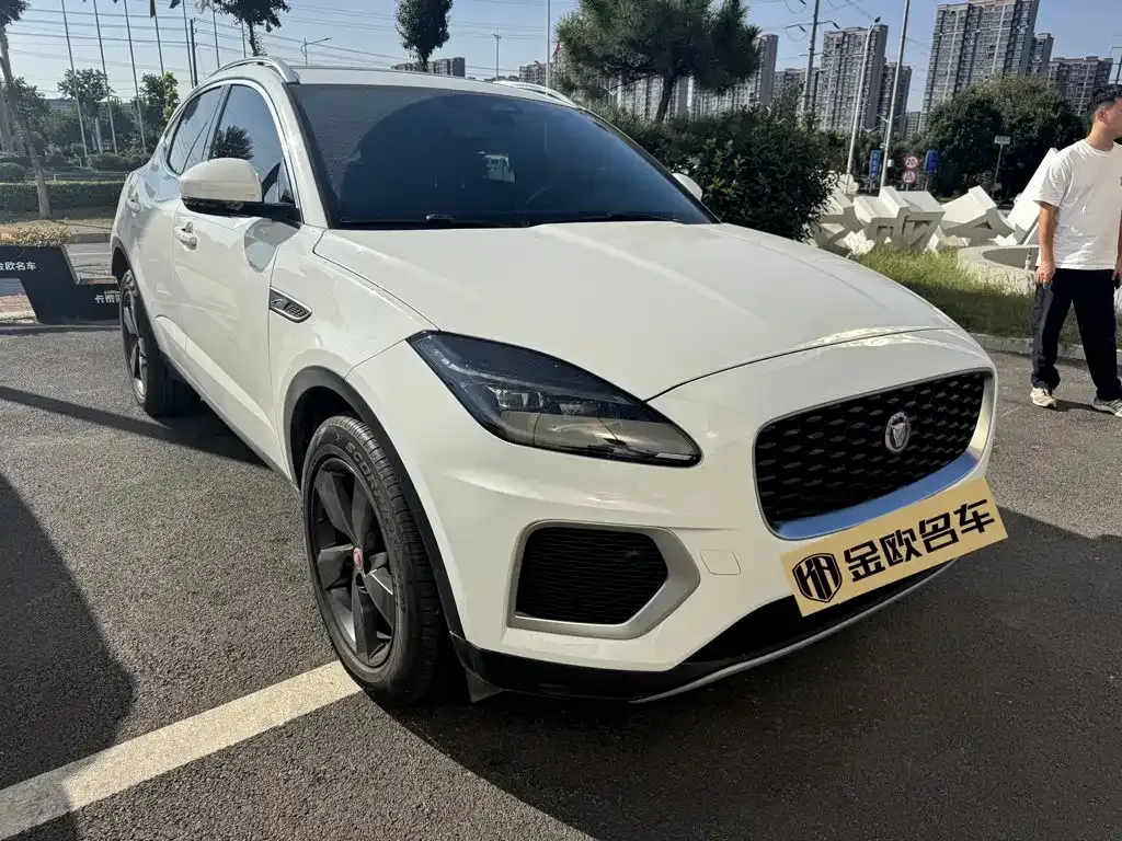 Jaguar E-PACE — фото 9