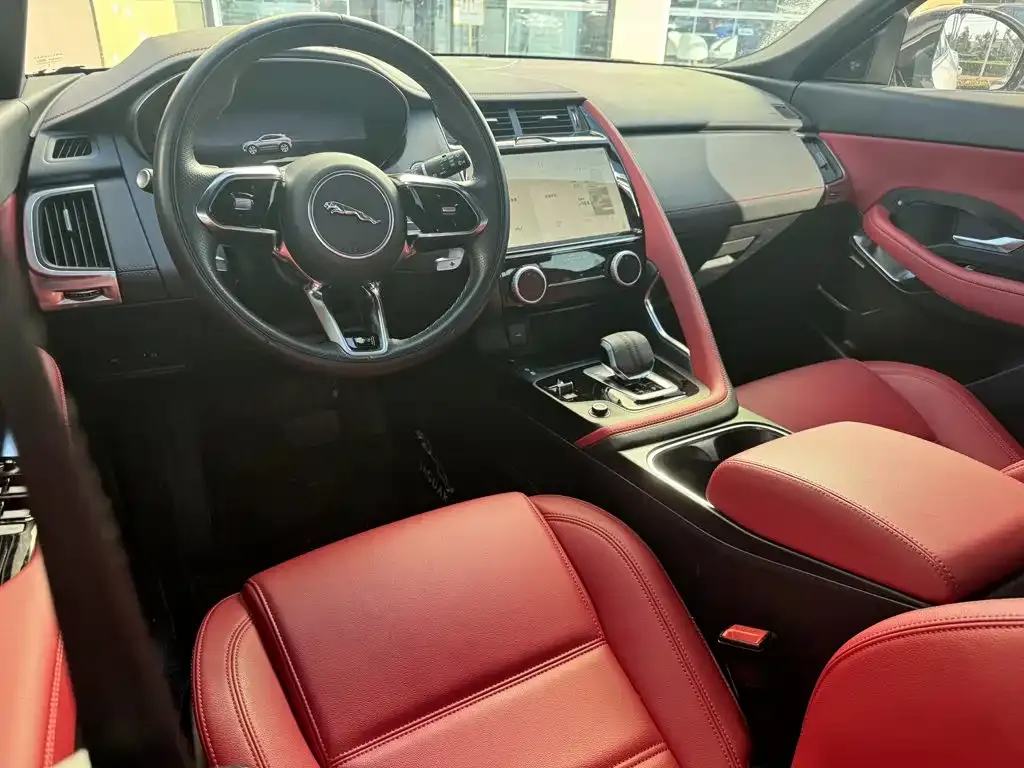 Jaguar E-PACE — фото 4