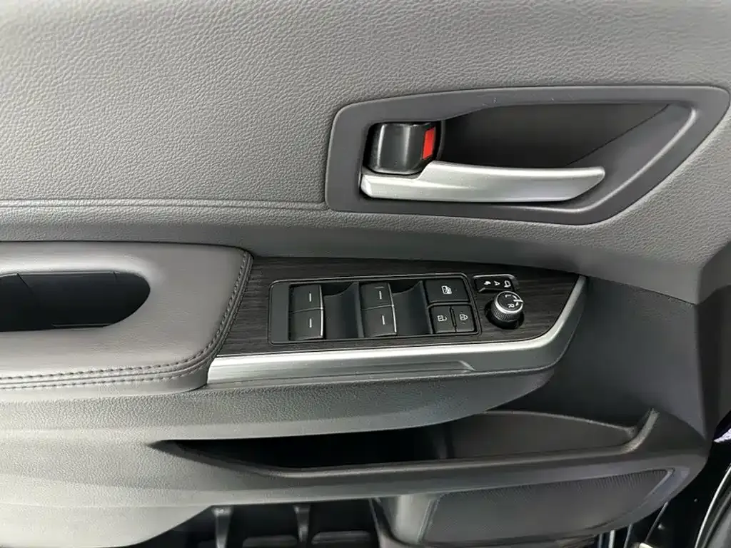 Toyota Sienna — фото 7