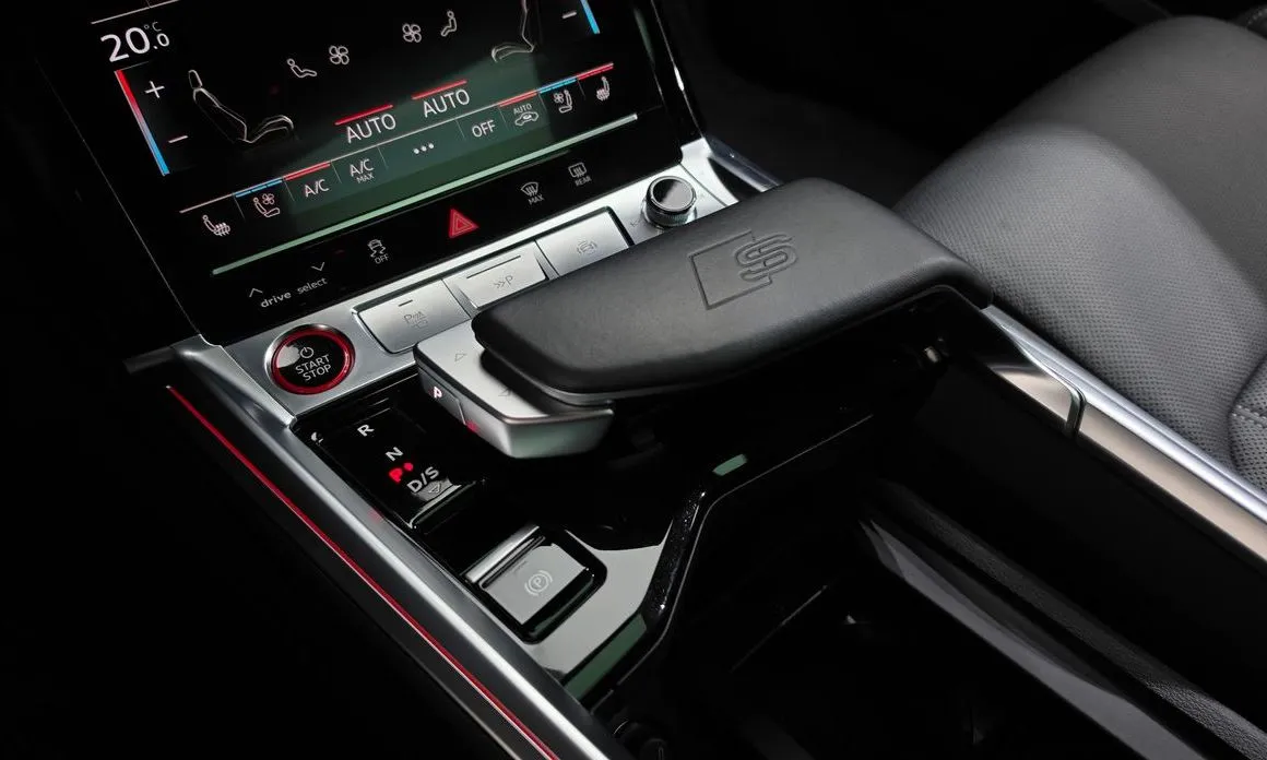 Audi e-tron — фото 3