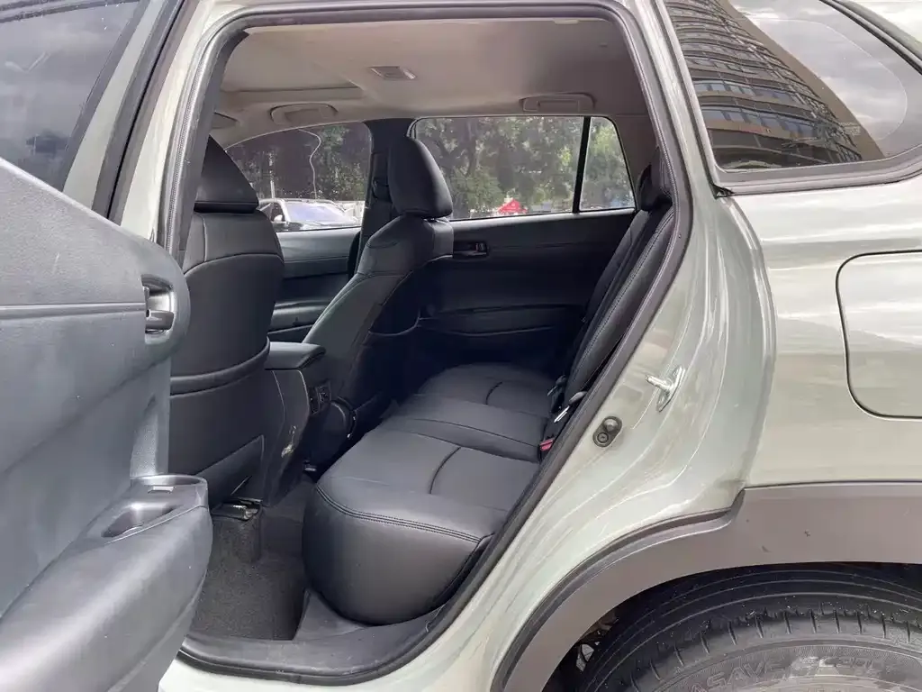 Toyota Corolla Cross — фото 4