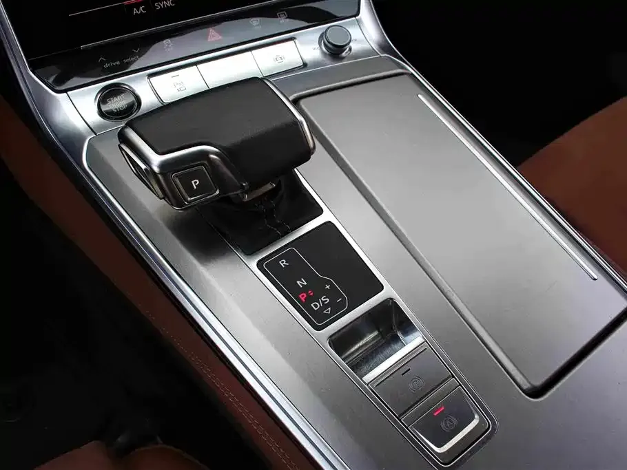 Audi A7L — фото 10