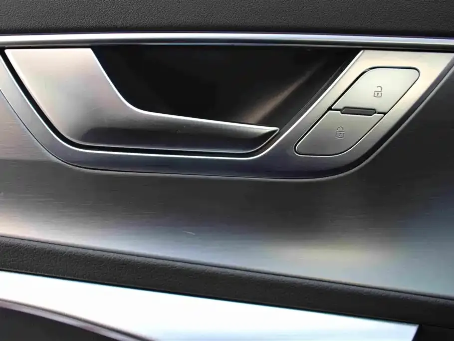 Audi A7L — фото 5