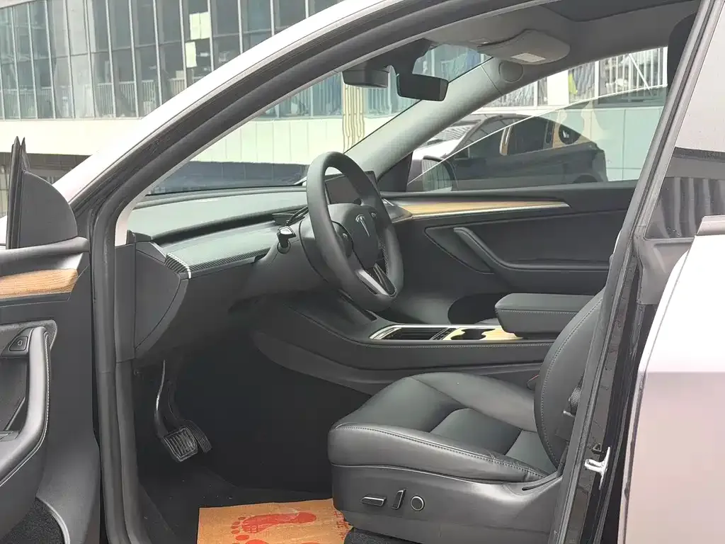 Tesla Model Y — фото 2