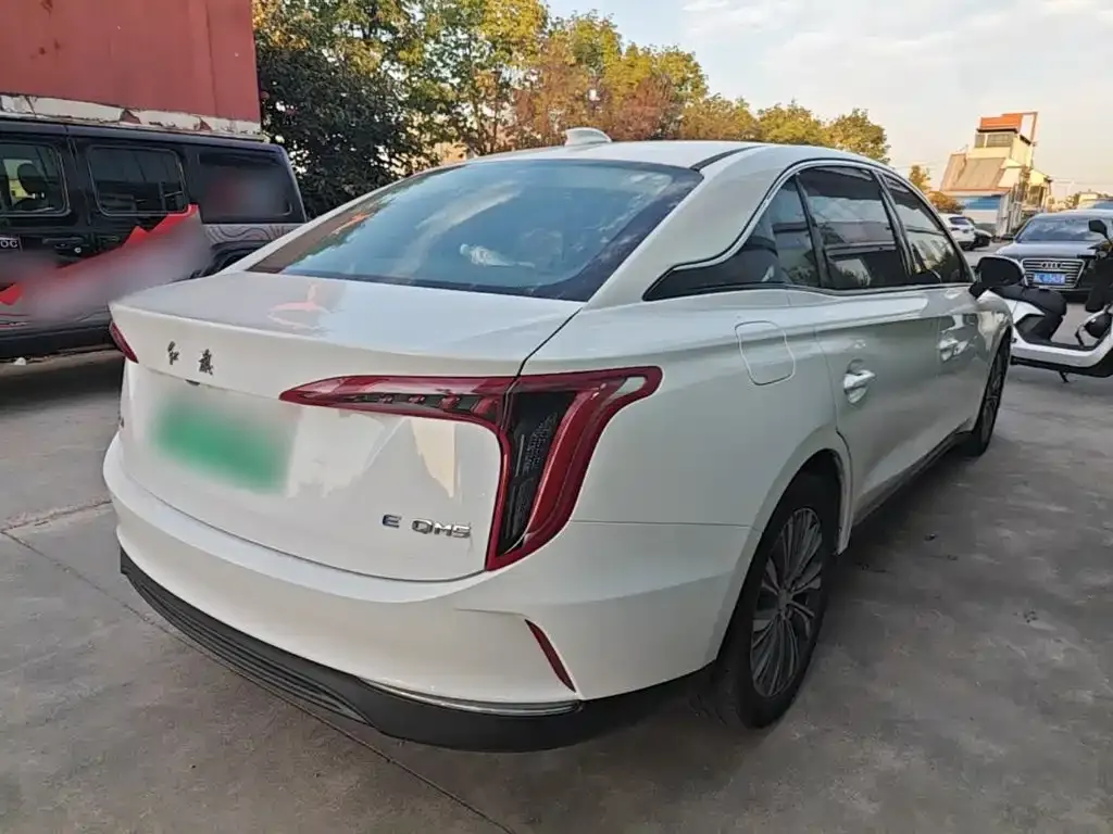 Hongqi E-QM5 — фото 10