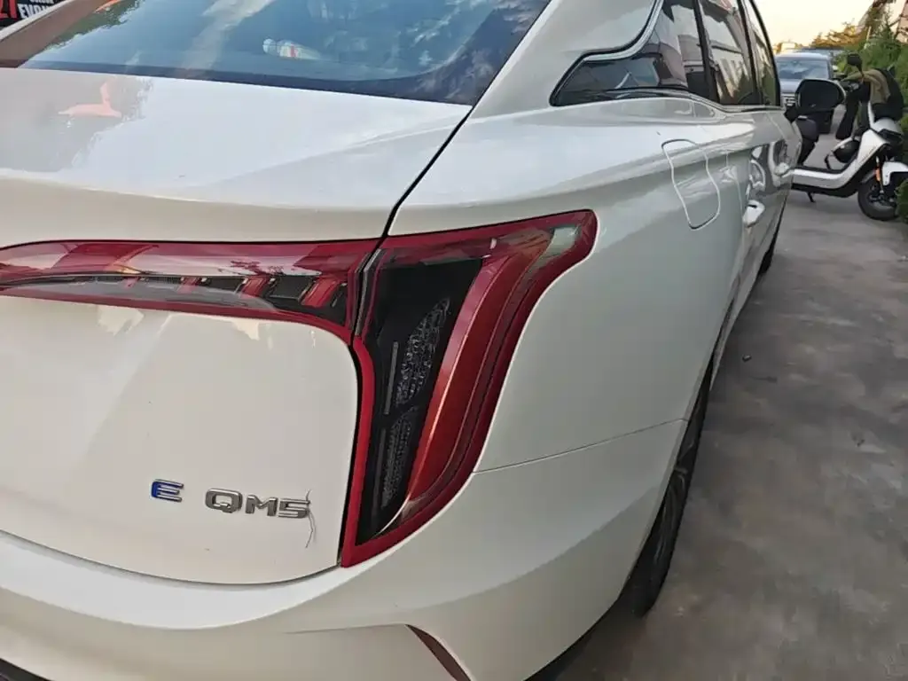 Hongqi E-QM5 — фото 2