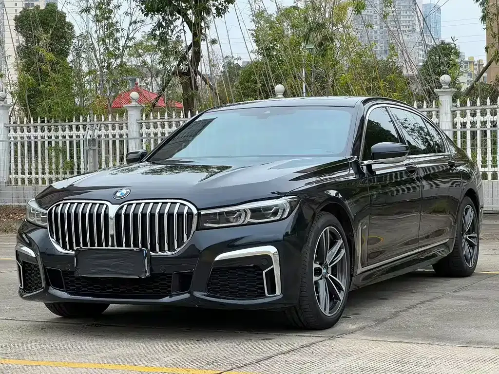 BMW 7 Series — фото 1