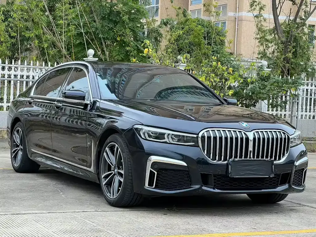 BMW 7 Series — фото 9
