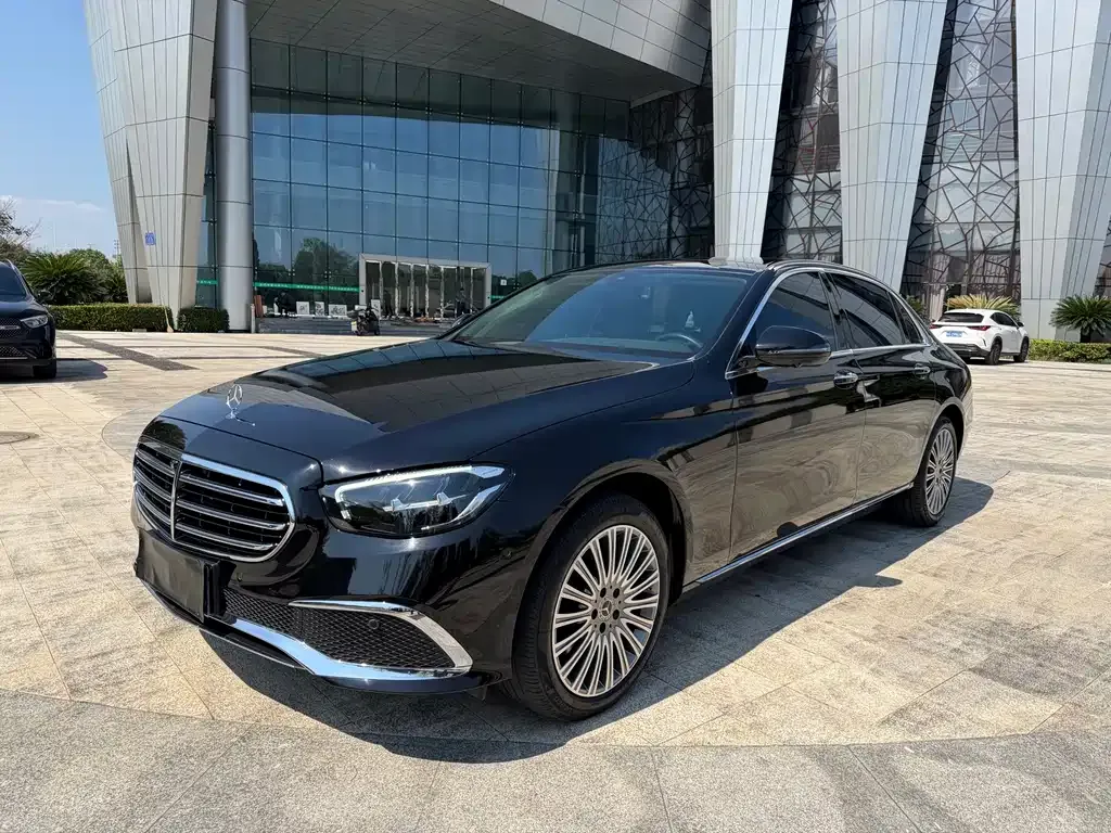 Mercedes-Benz E-Class — фото 1