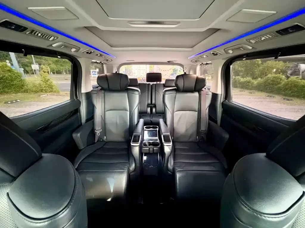Toyota Vellfire — фото 8
