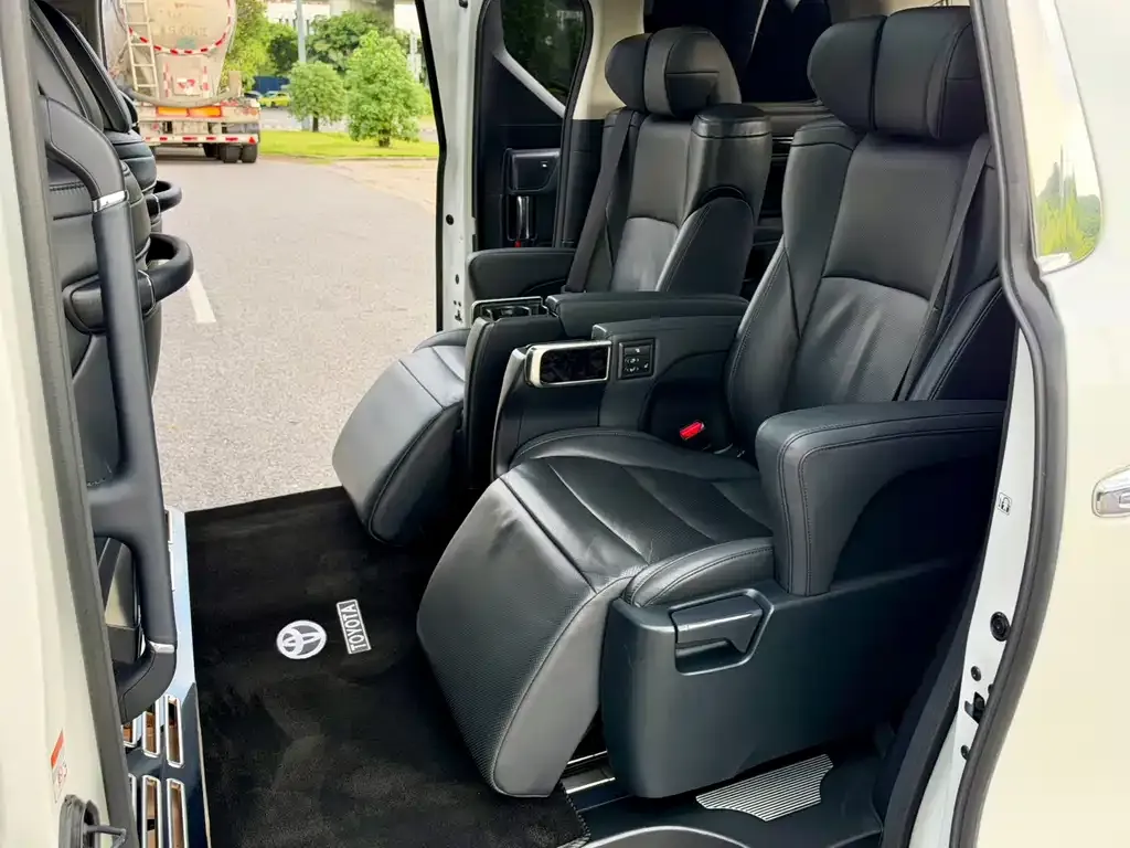 Toyota Vellfire — фото 3