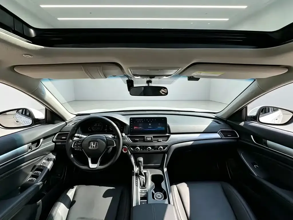 Honda Accord — фото 9