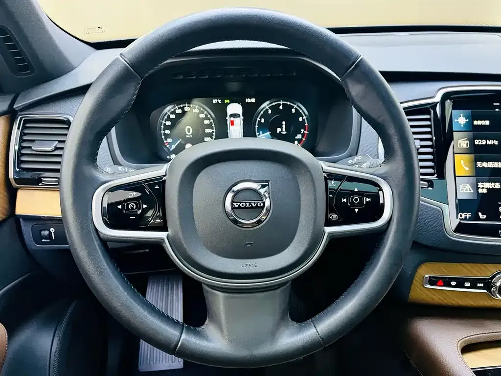 Volvo XC90 — фото 2