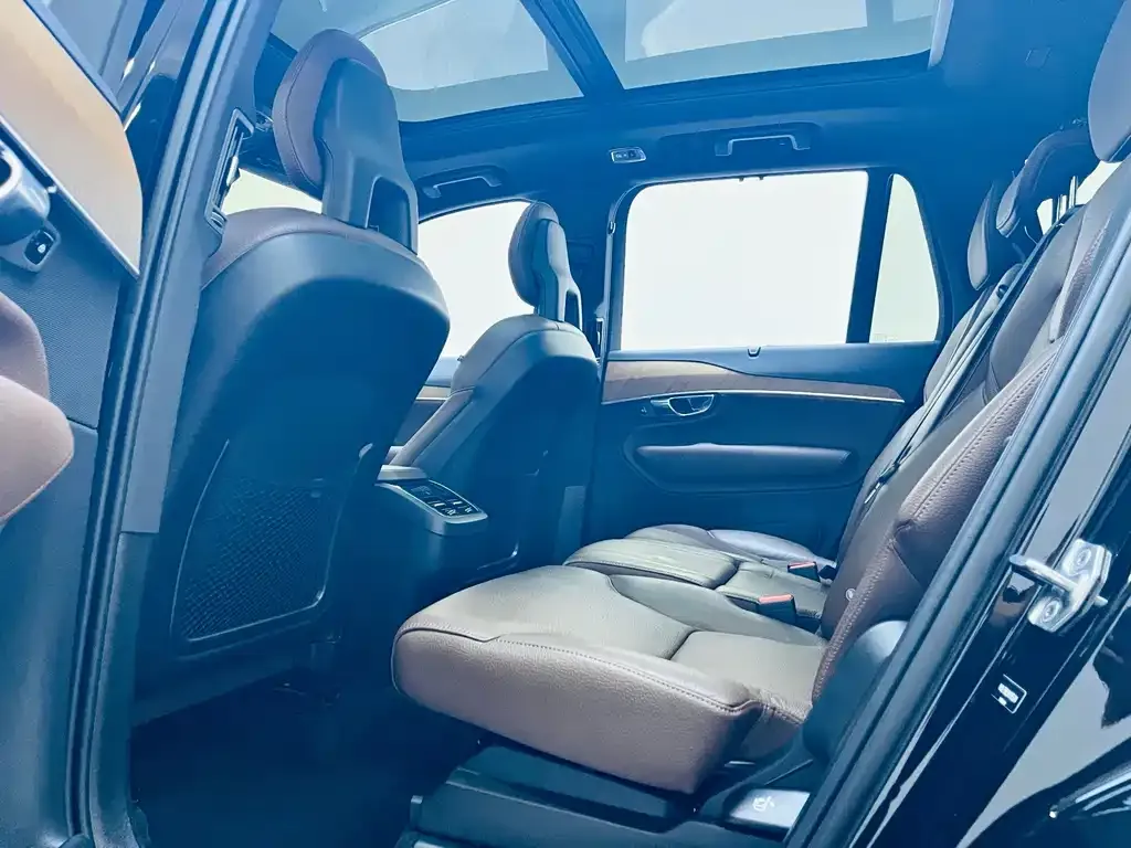 Volvo XC90 — фото 8