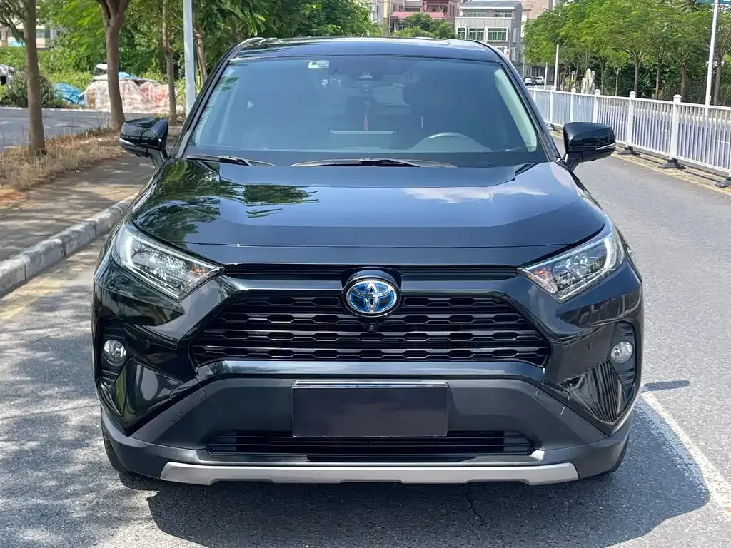 Toyota RAV4 — фото 8