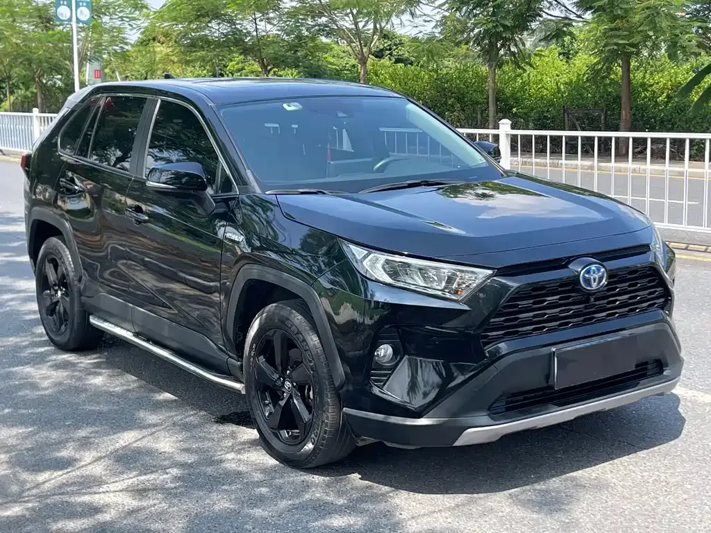 Toyota RAV4 — фото 9