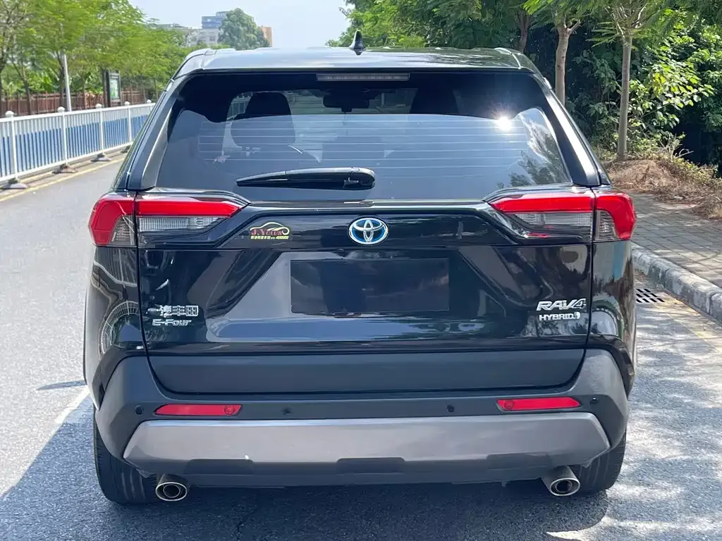 Toyota RAV4 — фото 6