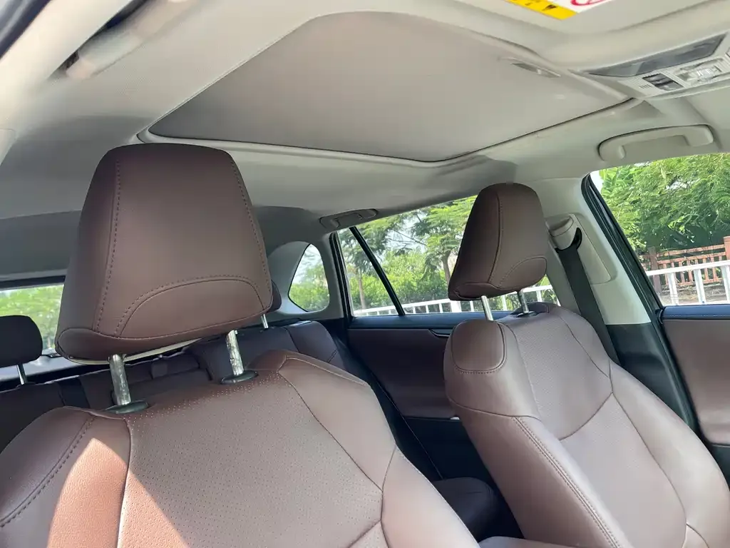 Toyota RAV4 — фото 3
