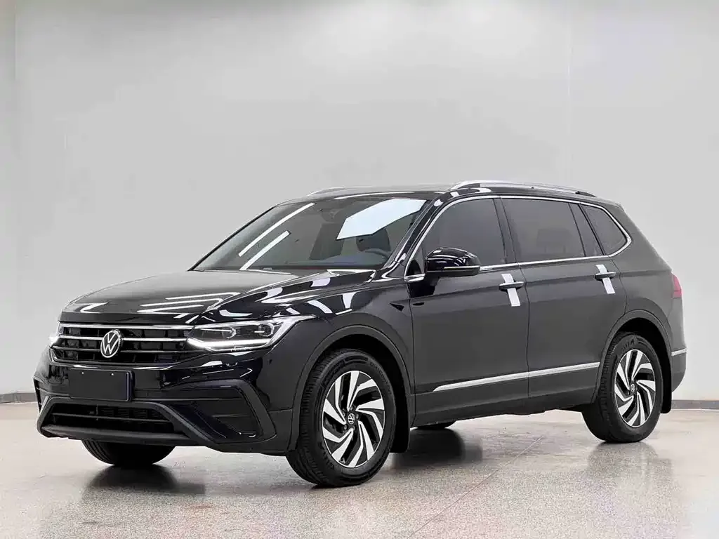 Volkswagen Tiguan L — фото 1