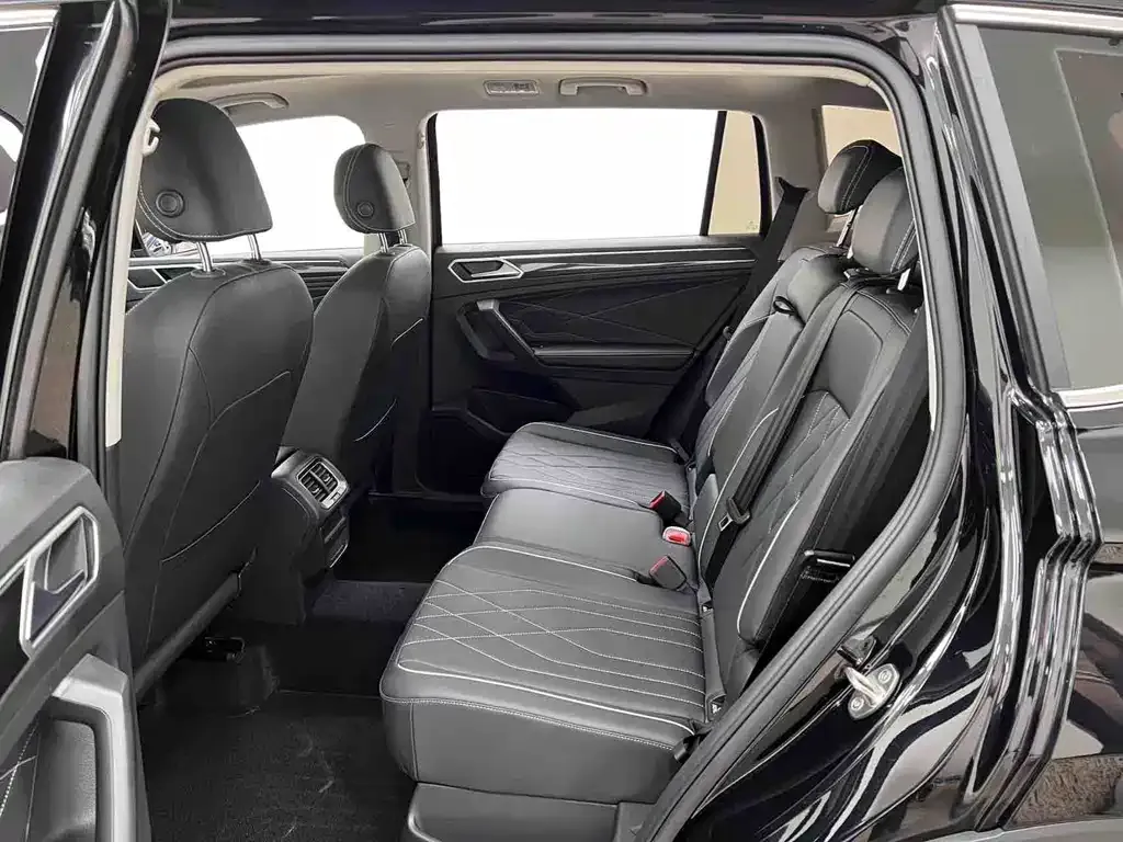Volkswagen Tiguan L — фото 9