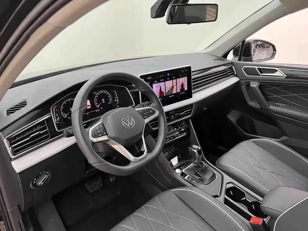 Volkswagen Tiguan L — фото 3
