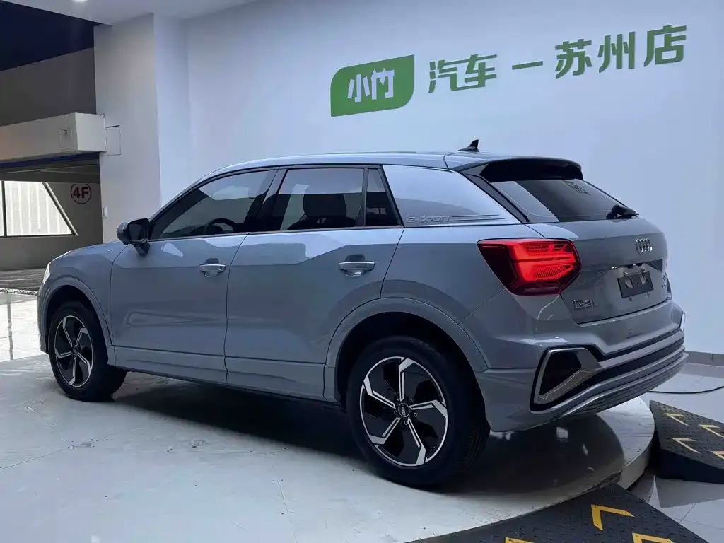 Audi Q2L e-tron — фото 2