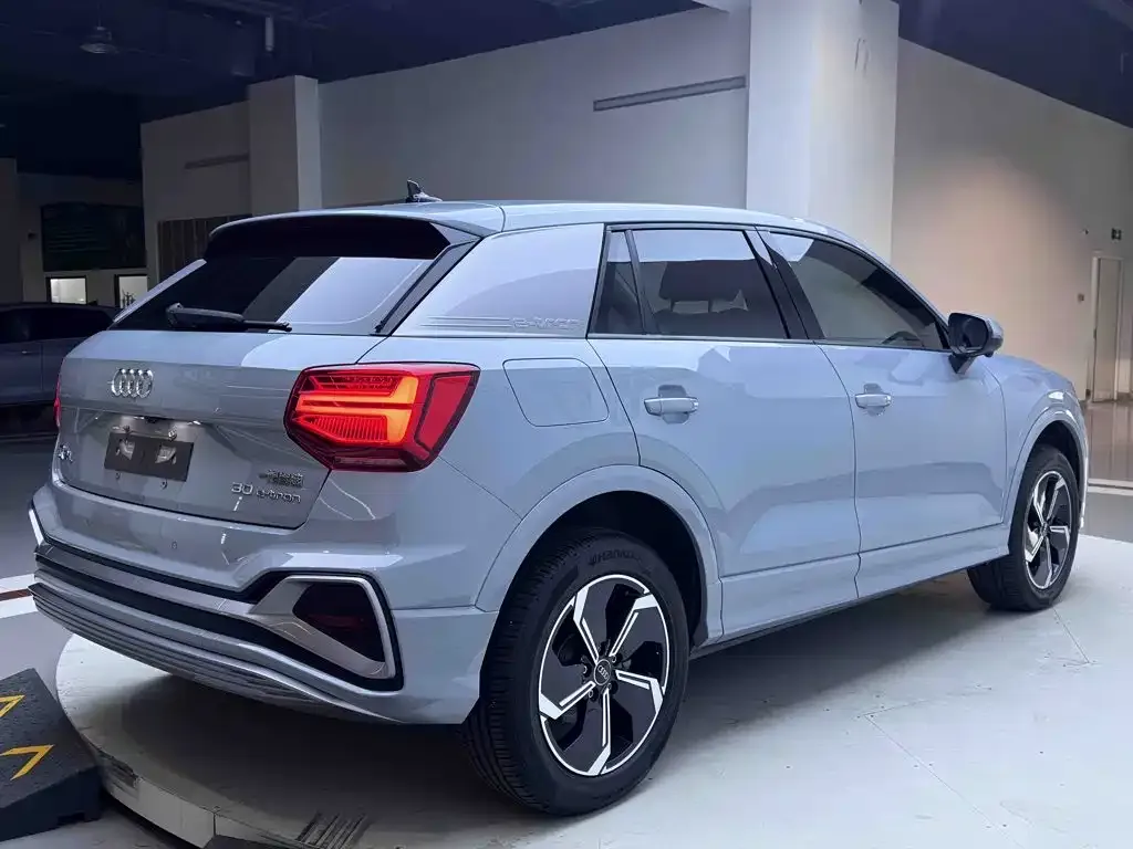 Audi Q2L e-tron — фото 10