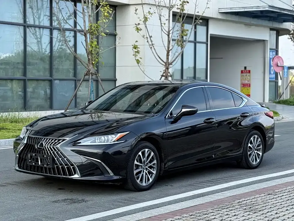 Lexus ES — фото 1
