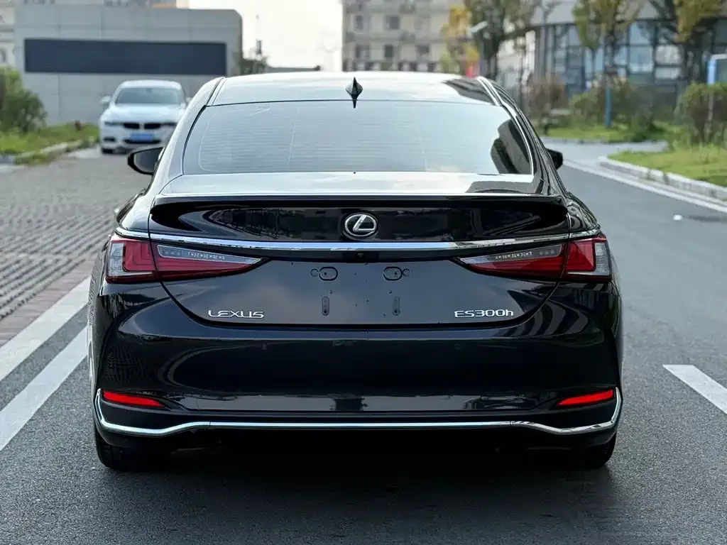 Lexus ES — фото 8