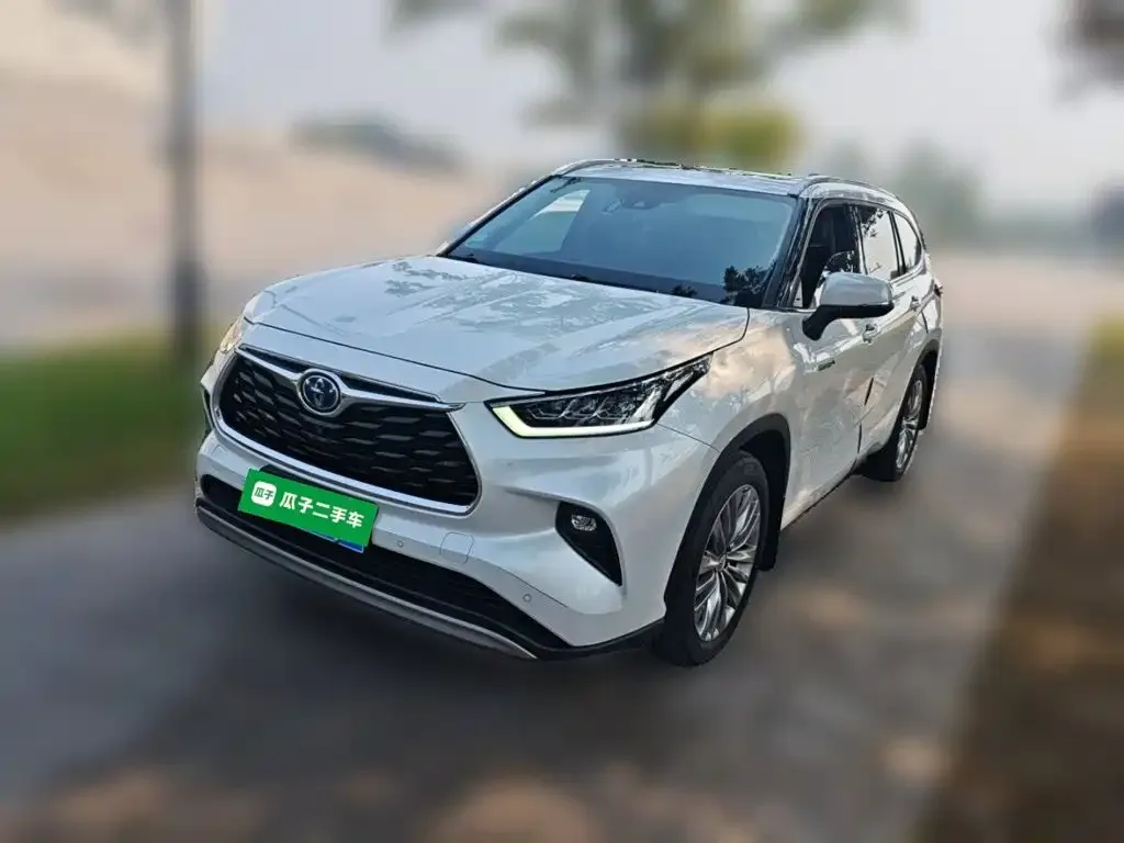 Toyota Highlander — фото 1