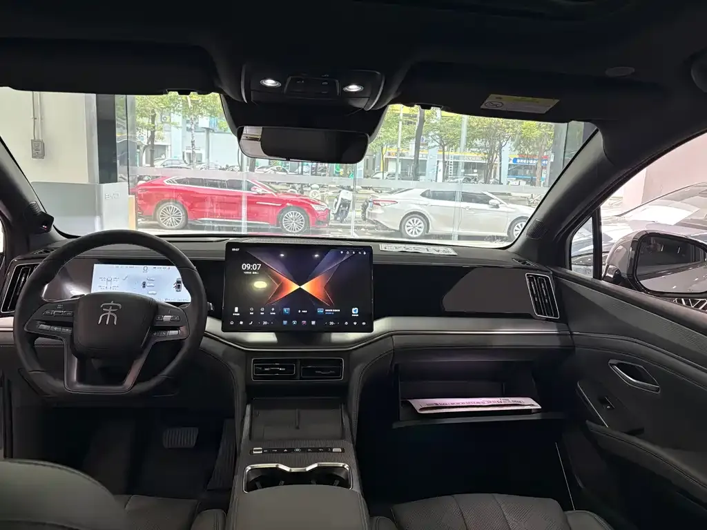 BYD L DM-i — фото 6