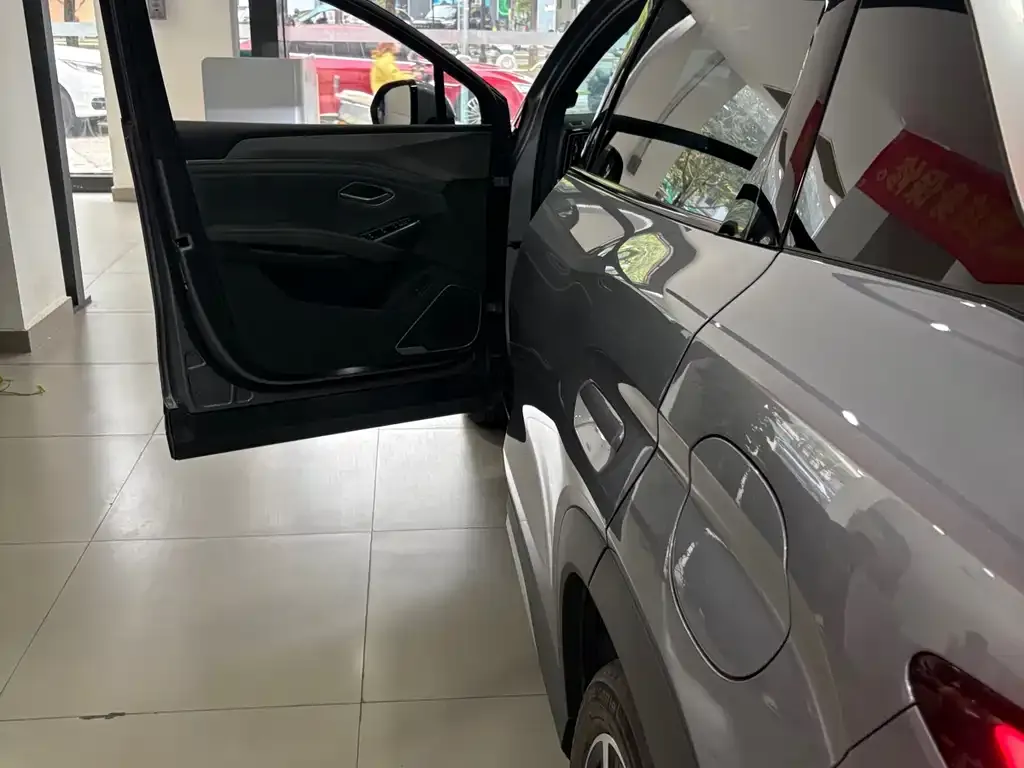 BYD L DM-i — фото 4