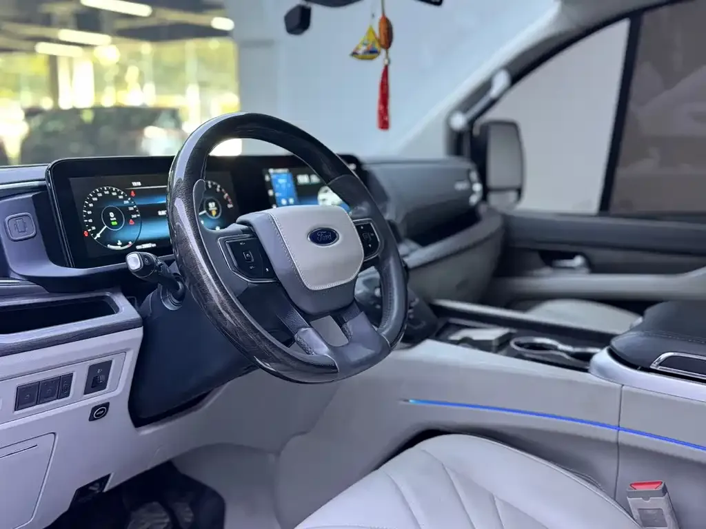 Ford Tourneo — фото 3