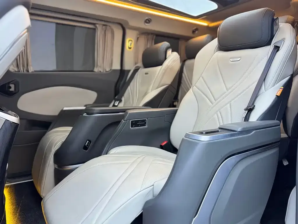 Ford Tourneo — фото 9