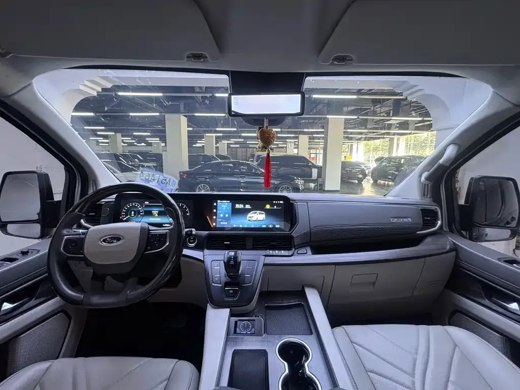 Ford Tourneo — фото 10