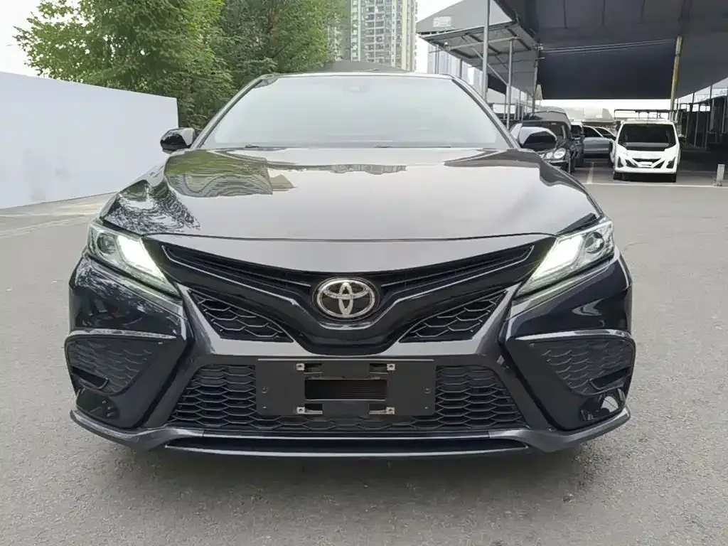 Toyota Camry — фото 2