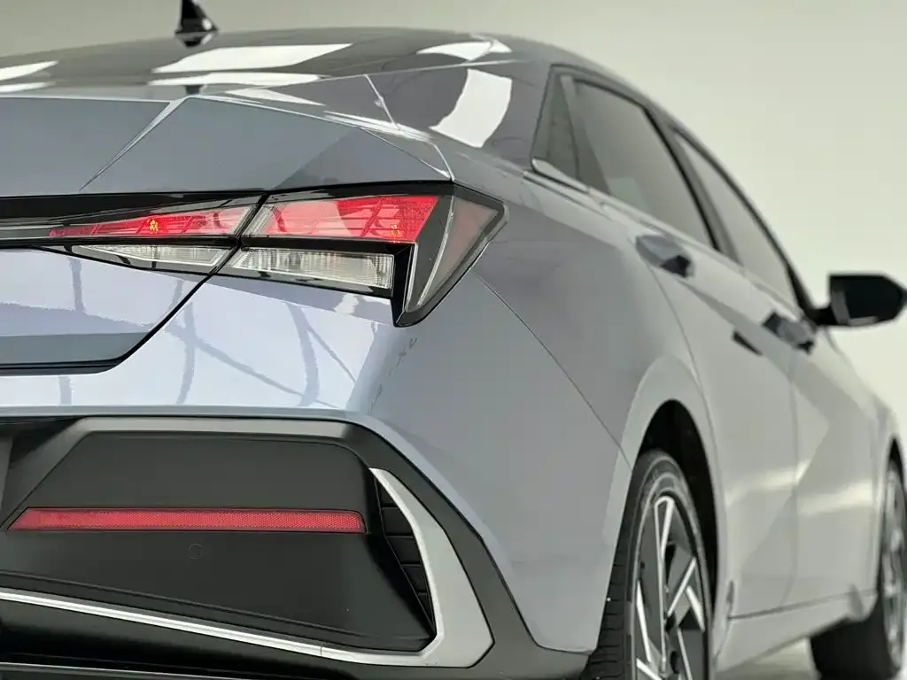 Hyundai Elantra — фото 9
