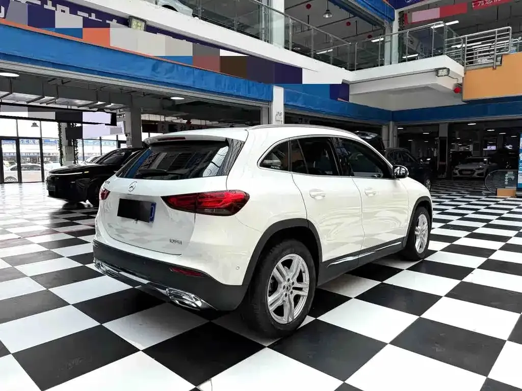 Mercedes-Benz GLA — фото 6