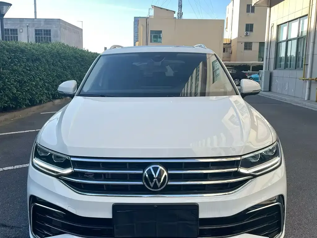 Volkswagen Tiguan L — фото 6