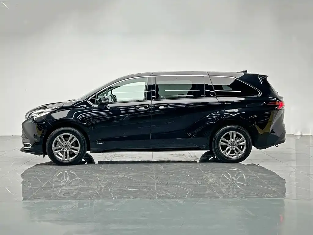 Toyota Sienna — фото 3