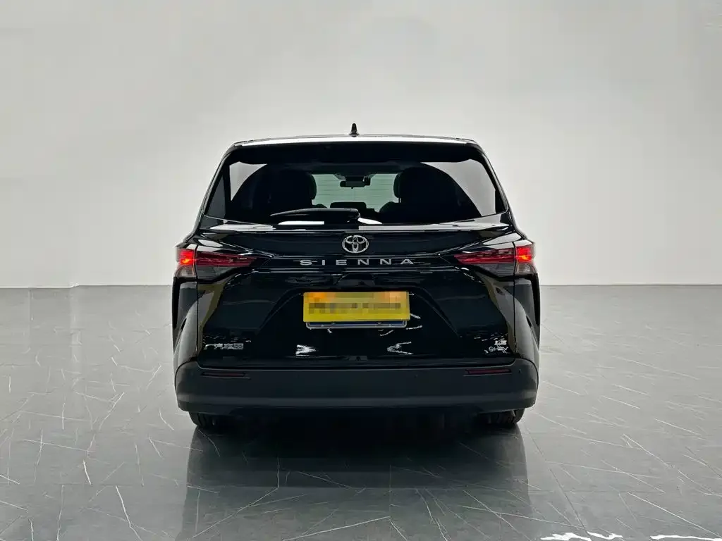 Toyota Sienna — фото 2