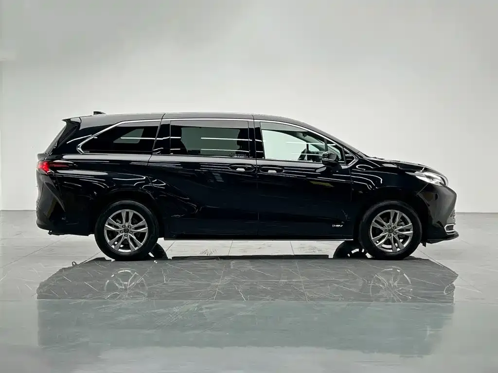 Toyota Sienna — фото 8