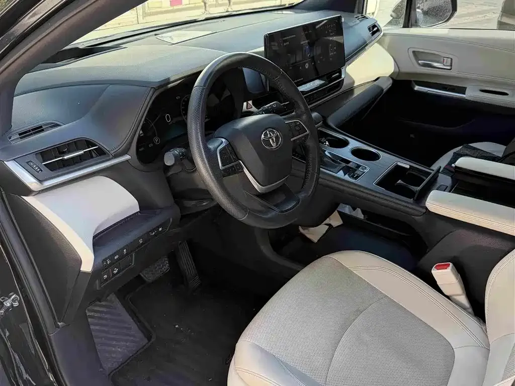 Toyota Granvia — фото 4