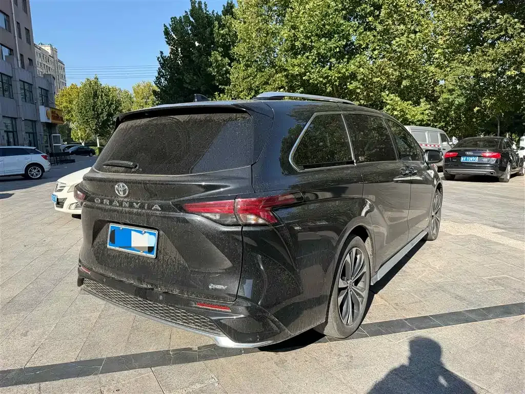 Toyota Granvia — фото 6