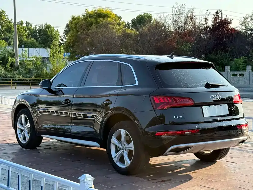 Audi Q5L — фото 7